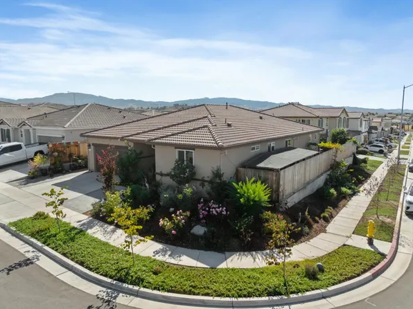 2141 Wildflower Dr, Hollister, CA 95023