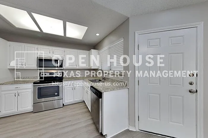1520 Barclay Dr — Photo 7