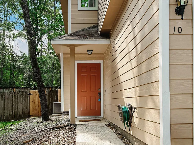 10 Peachridge Pl — Photo 2