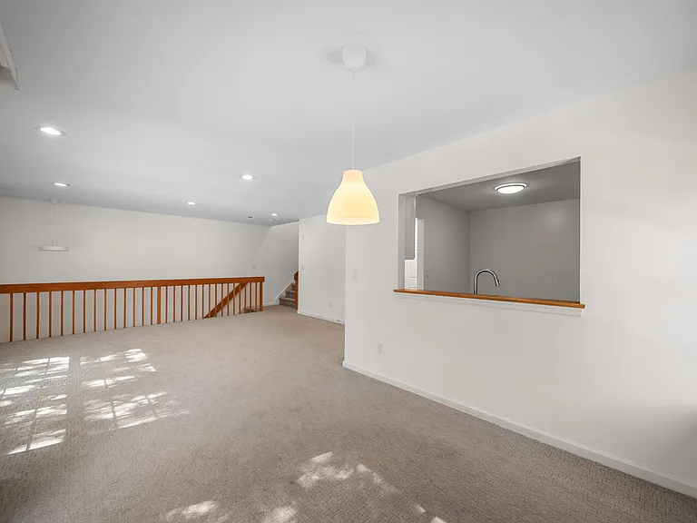 764 Charles Ct — Photo 4