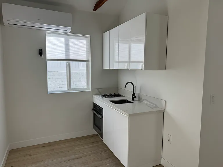 808B Burchett St — Photo 11