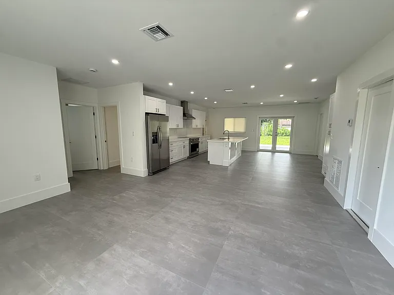 13350 61st Ln N — Photo 2