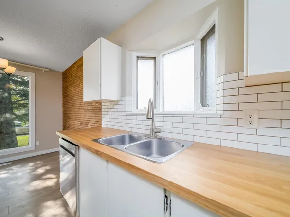 1719 37th St NW, Edmonton, AB T6L 2P6