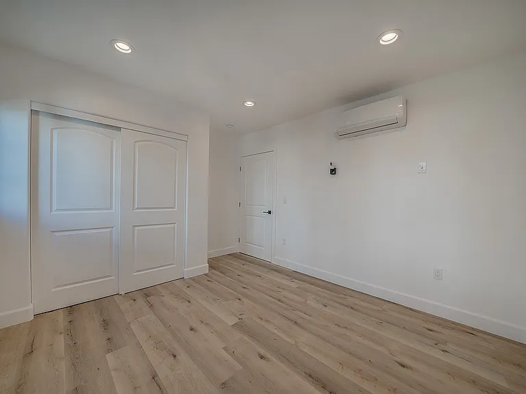 1014 S Hayworth Ave — Photo 8