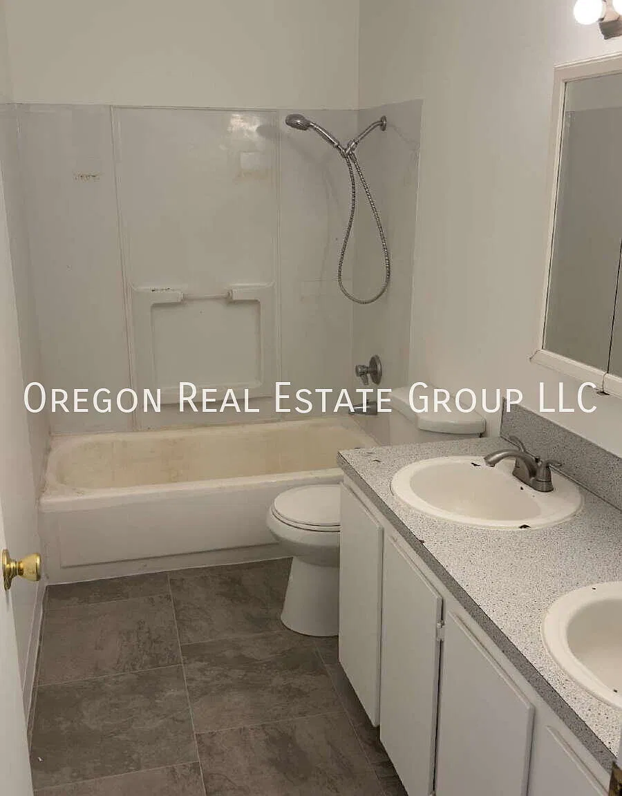Cozy 2 Bedroom Apartment in Beaverton — Photo 4