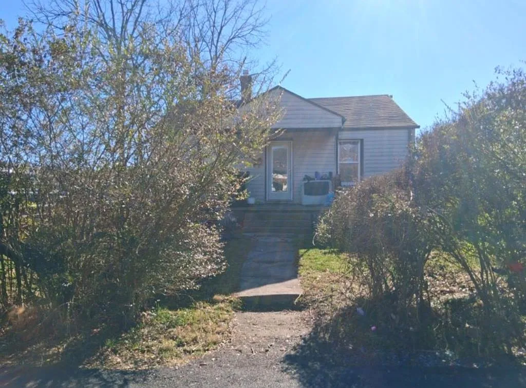 932 Duke St photo 1