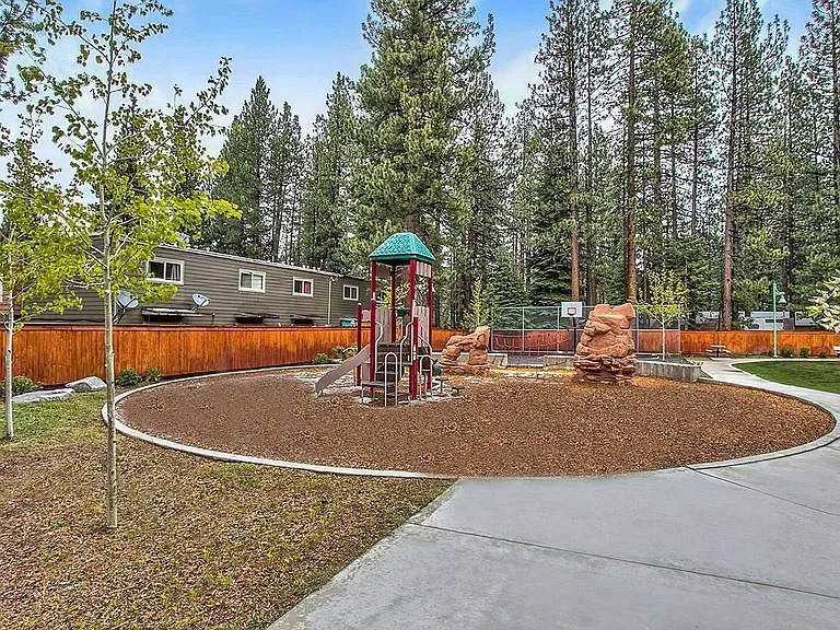 1223 Bonanza Ave #21 — Photo 3