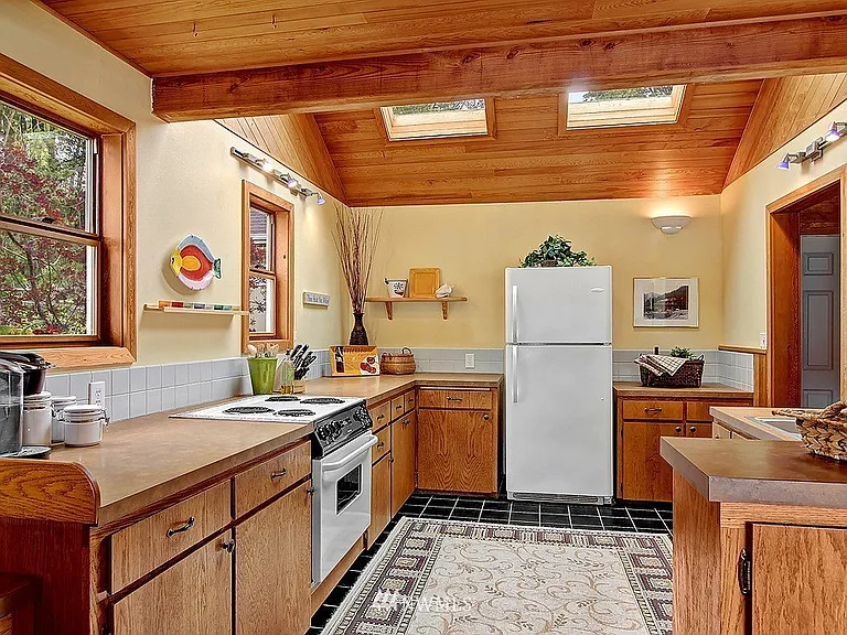 17901 Cove Ln — Photo 16