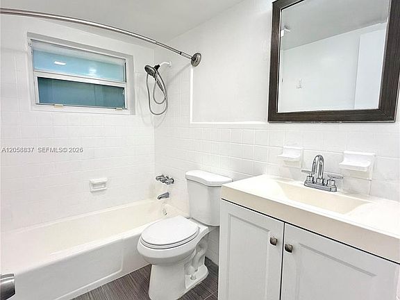 4th image of 1021 Michigan Ave APT 3