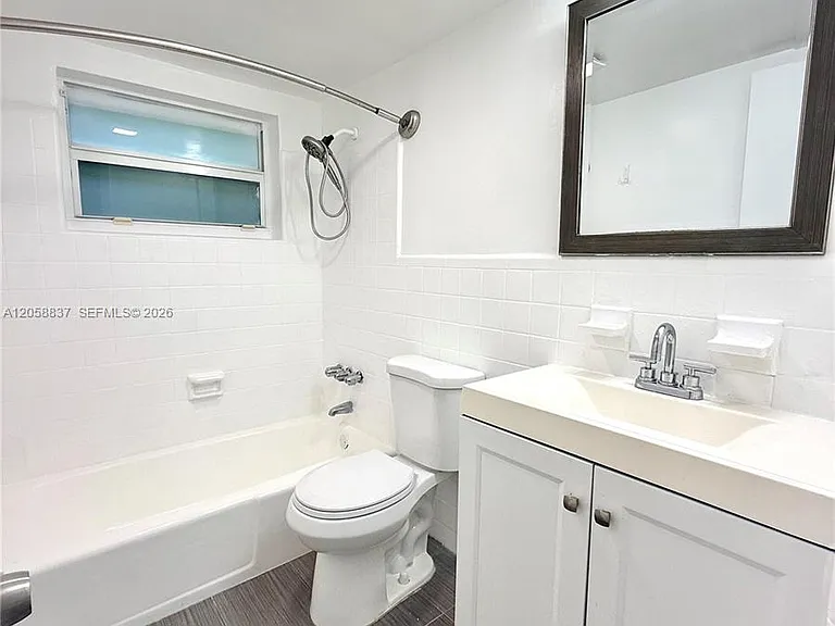 1021 Michigan Ave #3 — Photo 4