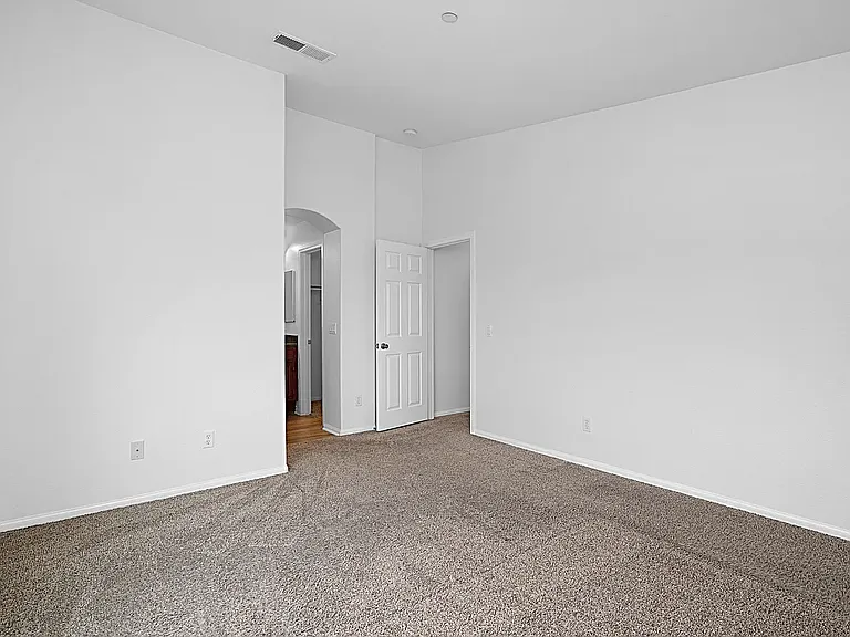 844 Covington Ave — Photo 13
