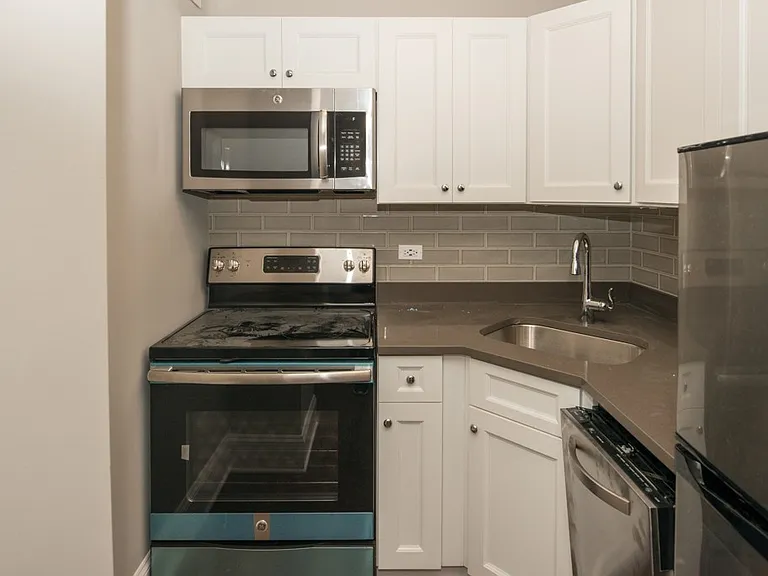 817 W Lakeside Pl #802 — Photo 3