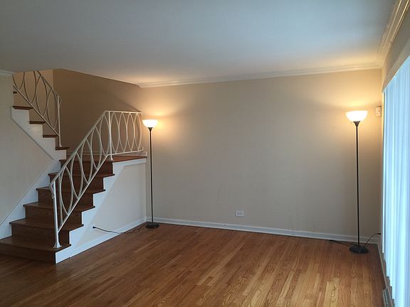 3rd image of 1121 N Harlem Ave APT D