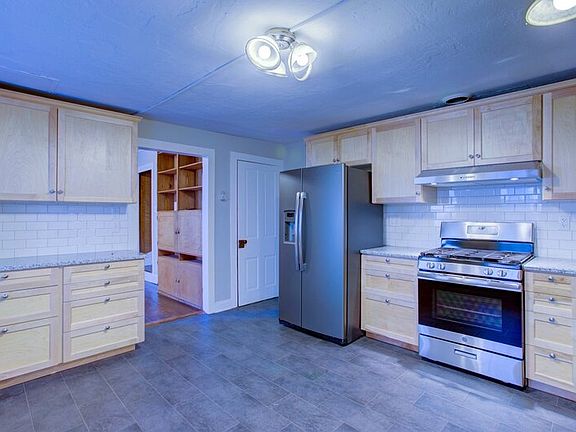 3rd image of 106 W Walnut St