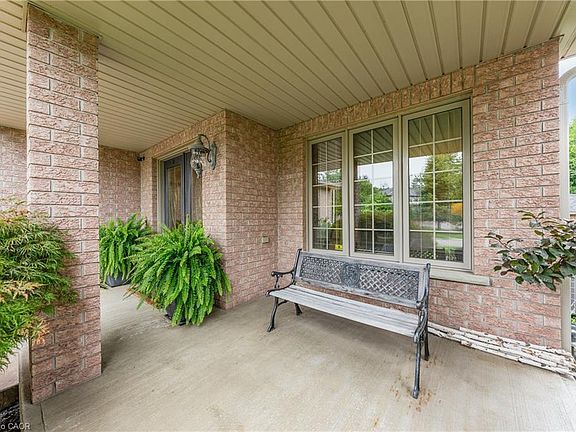 3rd image of 52 Archwood Cres