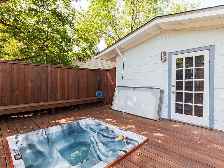 2410 Elmglen Dr — Photo 16