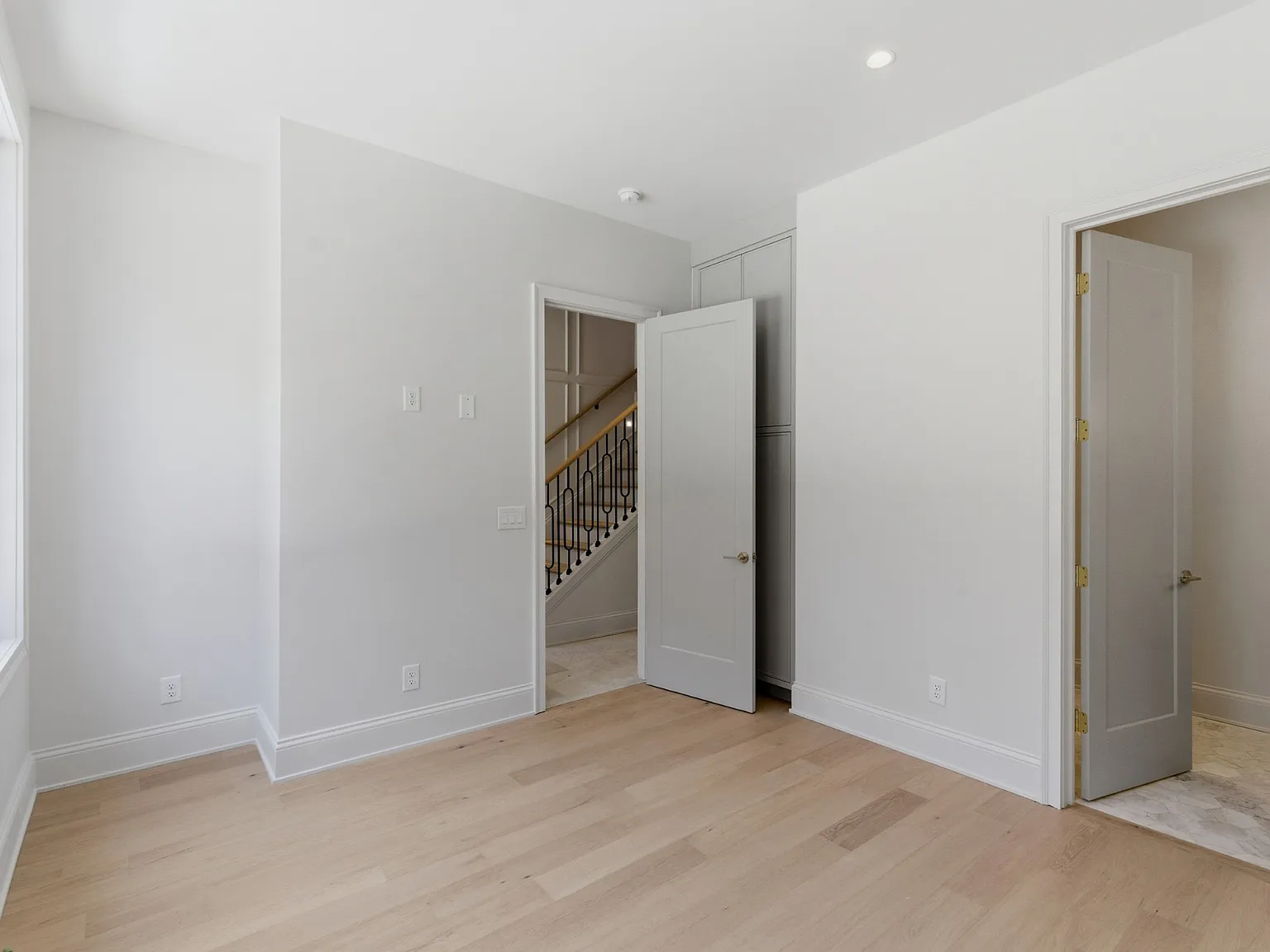 3 bed, 3.5 bath, 2292 sqft, $8,000 — Photo 4