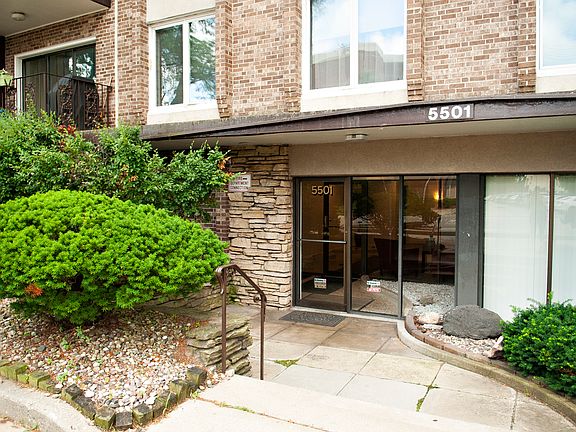 2nd image of 5501 Lincoln Ave Unit 401