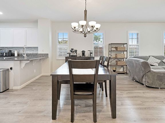 5th image of 1224 Los Olivos St