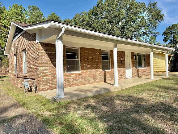 3rd image of 728 Lucas Ln