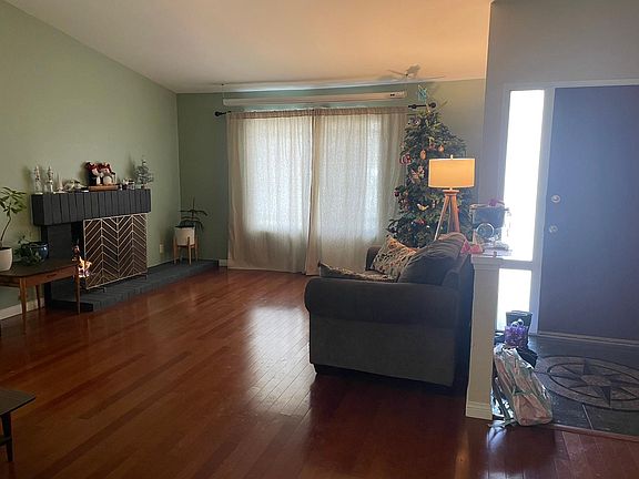 2nd image of 5893 Chaumont Dr