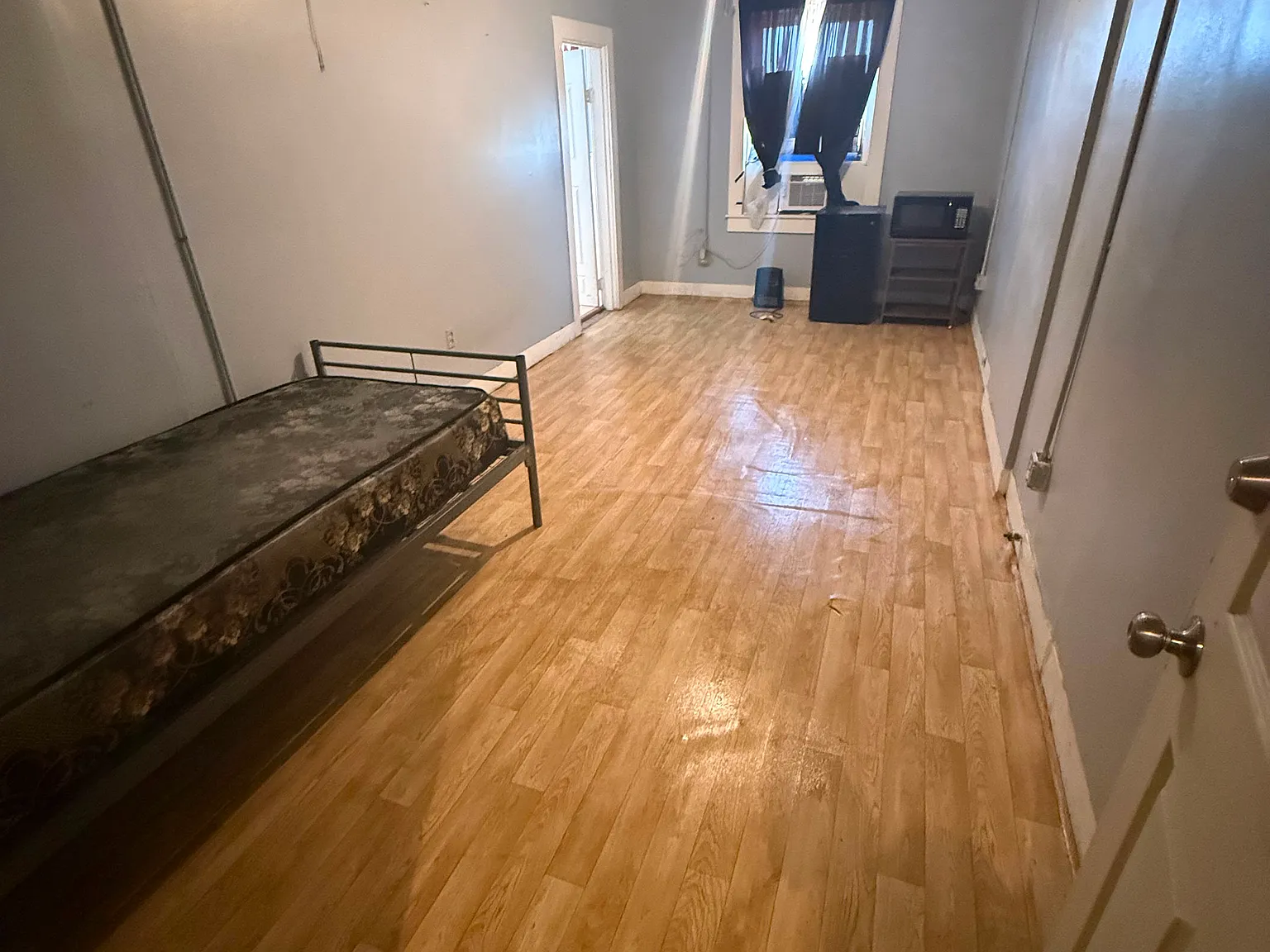 Studio, $595 — Photo 3