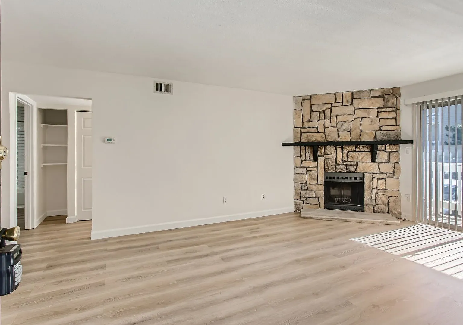 Updated 1BR in Prime DTC Location — Photo 2