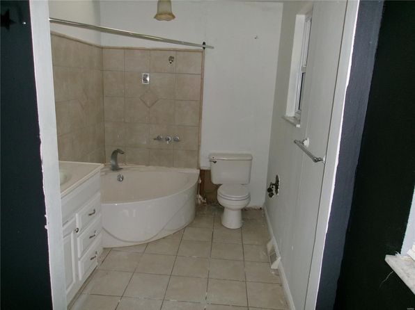 26 Victoria Dr, Granite City, IL 62040