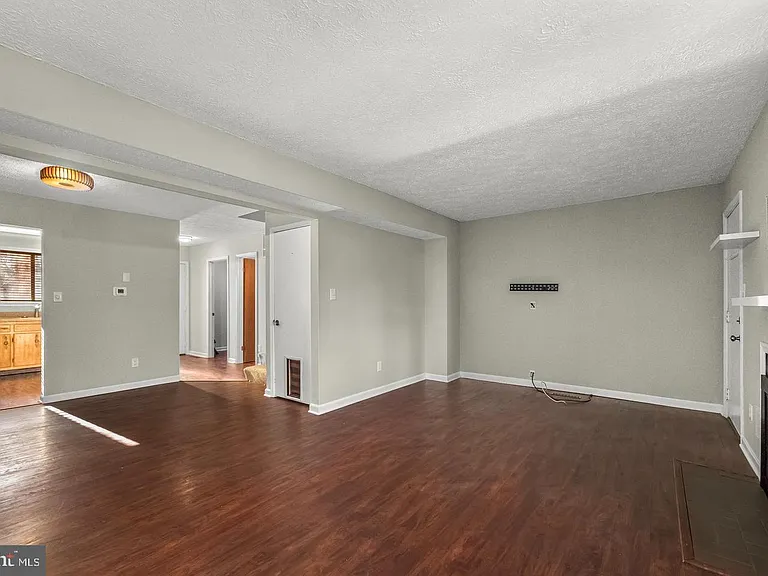23348 Red Oak Ct — Photo 7