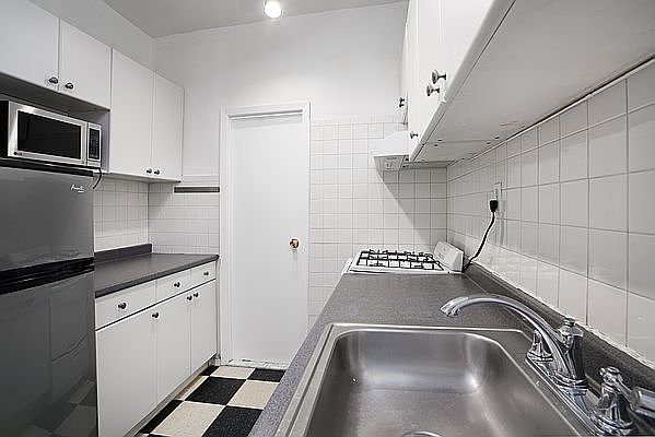 1st image of 47 E 30th St #4