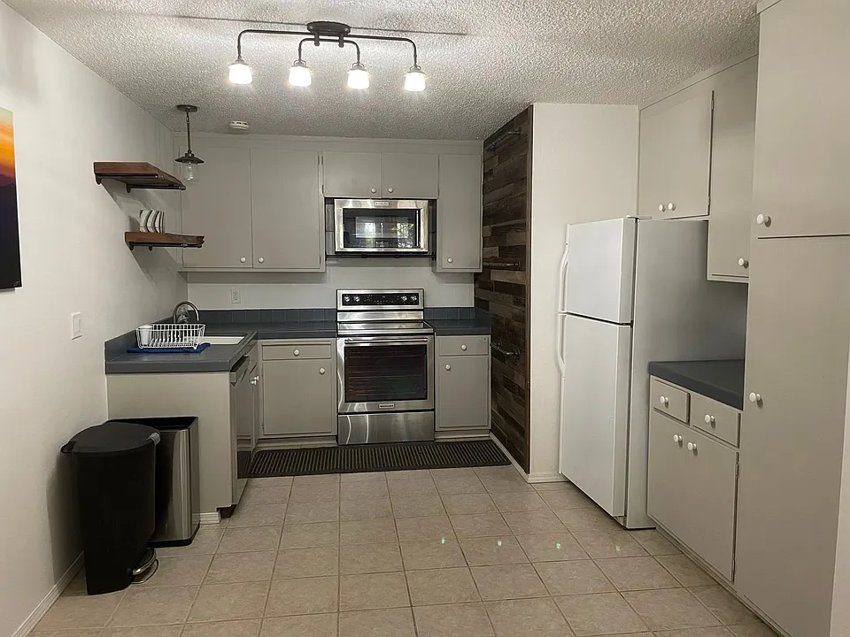1281 Bonanza Ave #11
