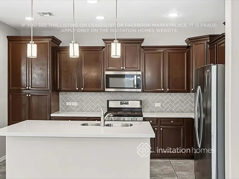 19018 W Yucatan Dr — Photo 9