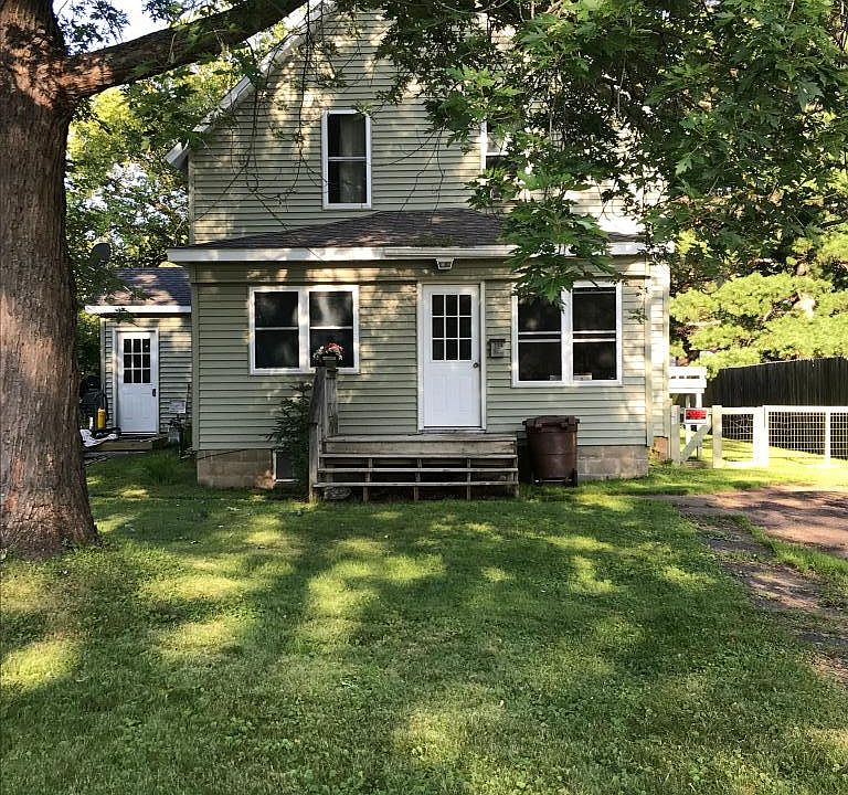 1st image of 231 Wood St S