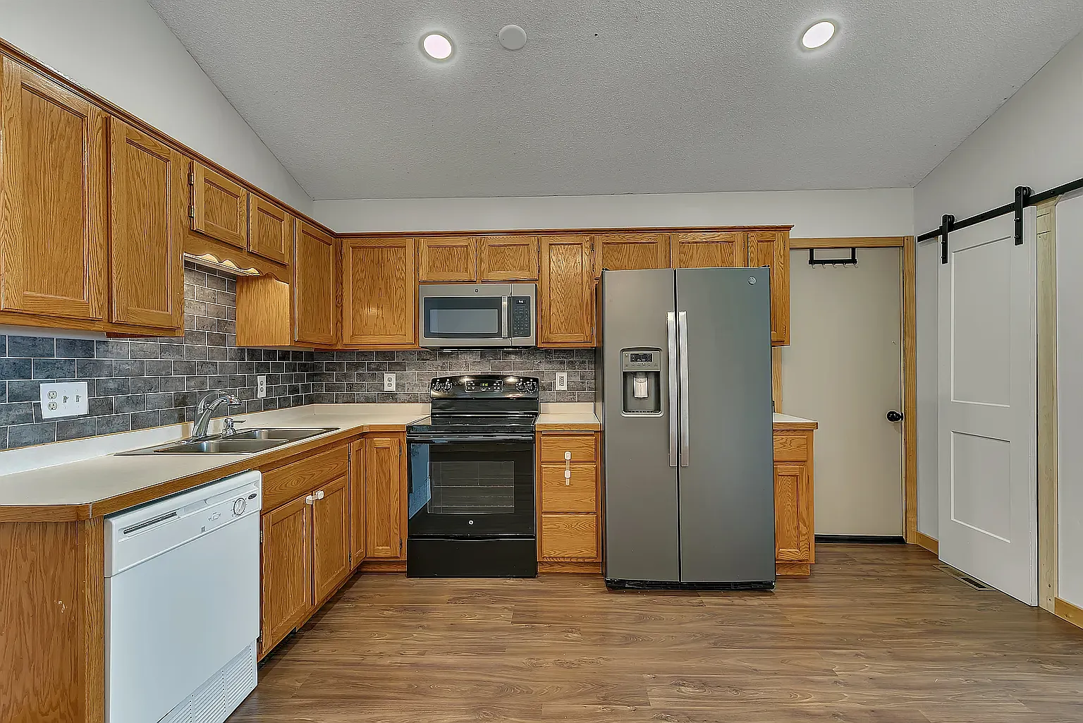 3 bed, 1460 sqft, $2,200 — Photo 3