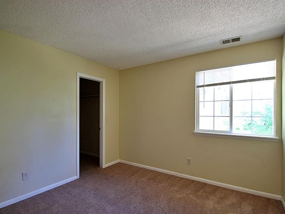 4th image of 861 S Uravan Ct APT B