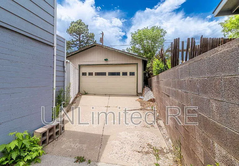 3565 N Manor Rd — Photo 22