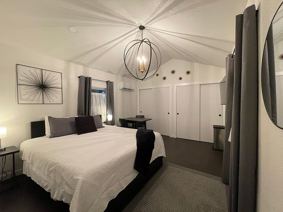 1st image of 2827 3rd Ave S #1