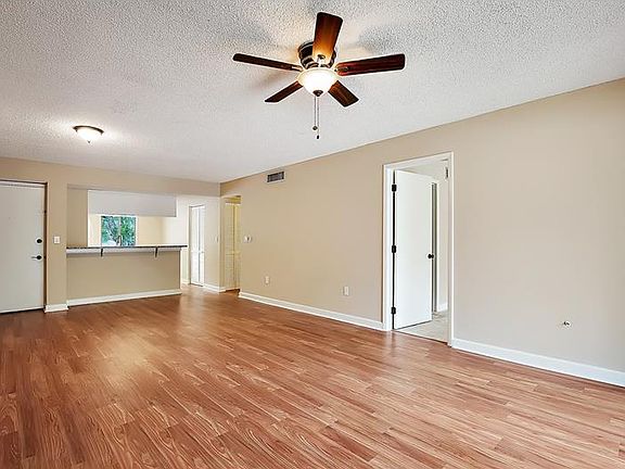 3rd image of 202 Pine Ct #0