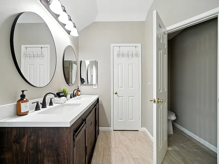 7022 Meadow Hawk Ct — Photo 10