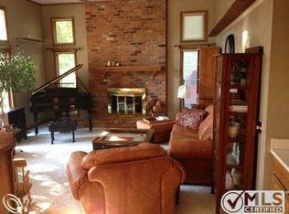 615 Live Oak Dr, Rochester Hills, MI 48309