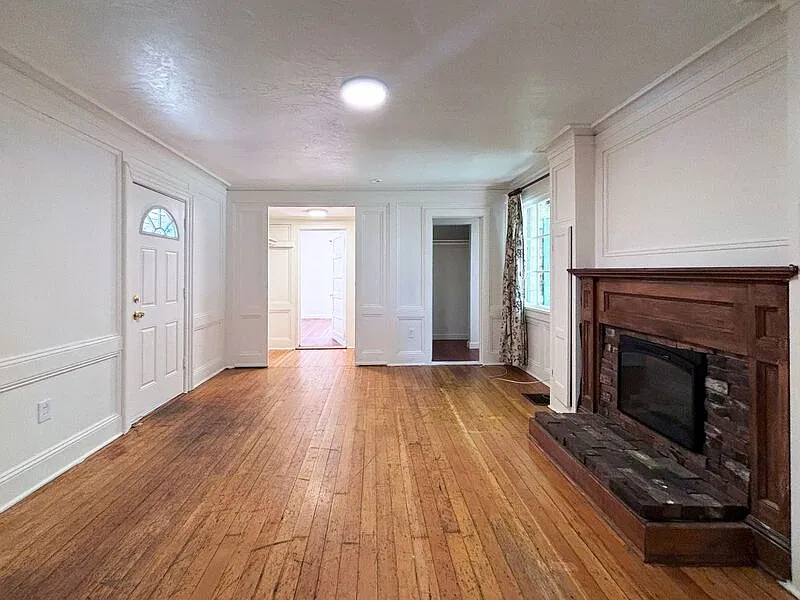3 bed, 1.5 bath, 1603 sqft, $2,295 — Photo 3