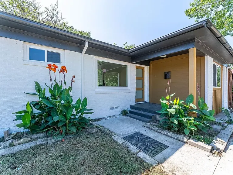 10746 Cotillion Dr — Photo 2