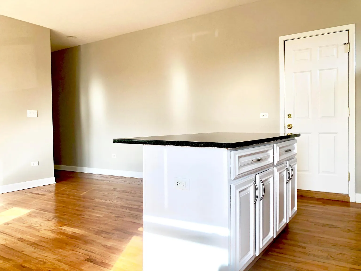 2 bed, 1100 sqft, $2,000 — Photo 2