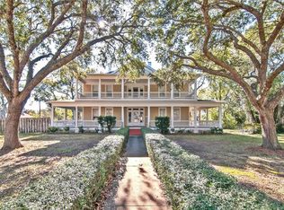 711 Hanover St, Edna, TX 77957