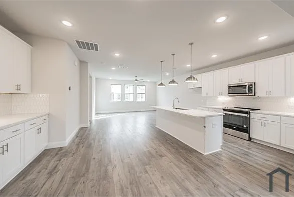 9709 Thorncrown Ln — Photo 30
