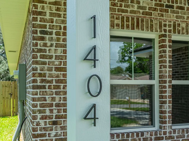 1404 Hickory St — Photo 2