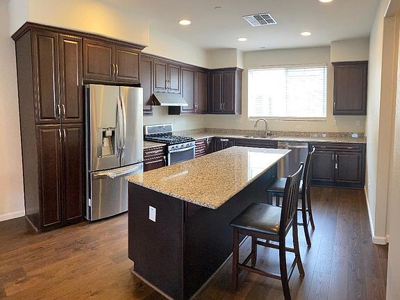 3rd image of 1139 White Peach Way