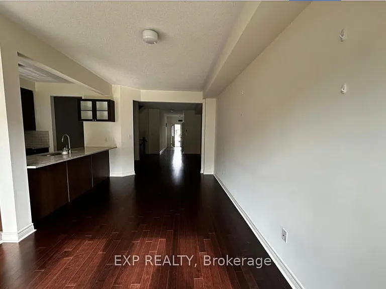 647 Krawchuk Cres — Photo 5