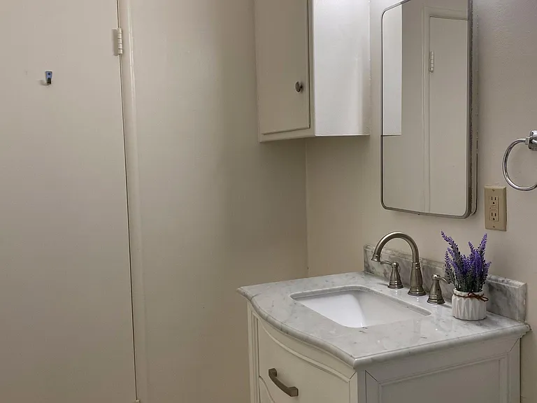 1173 N Curson Ave #9 — Photo 6