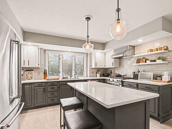 5th image of 17827 Fox Den Dr